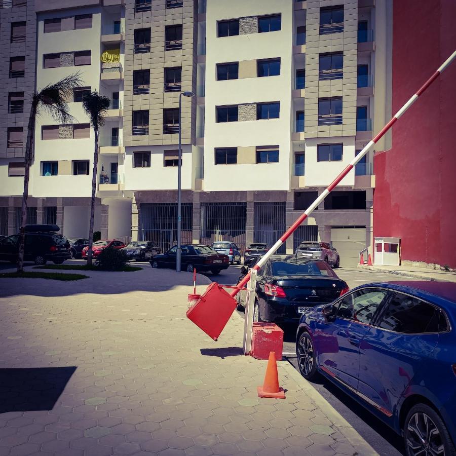 Super Apartement Totalement Neuf A Cote De Marjane Avec La Climatisation Et Wifi タンジェ エクステリア 写真