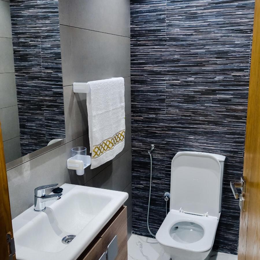 Super Apartement Totalement Neuf A Cote De Marjane Avec La Climatisation Et Wifi タンジェ エクステリア 写真