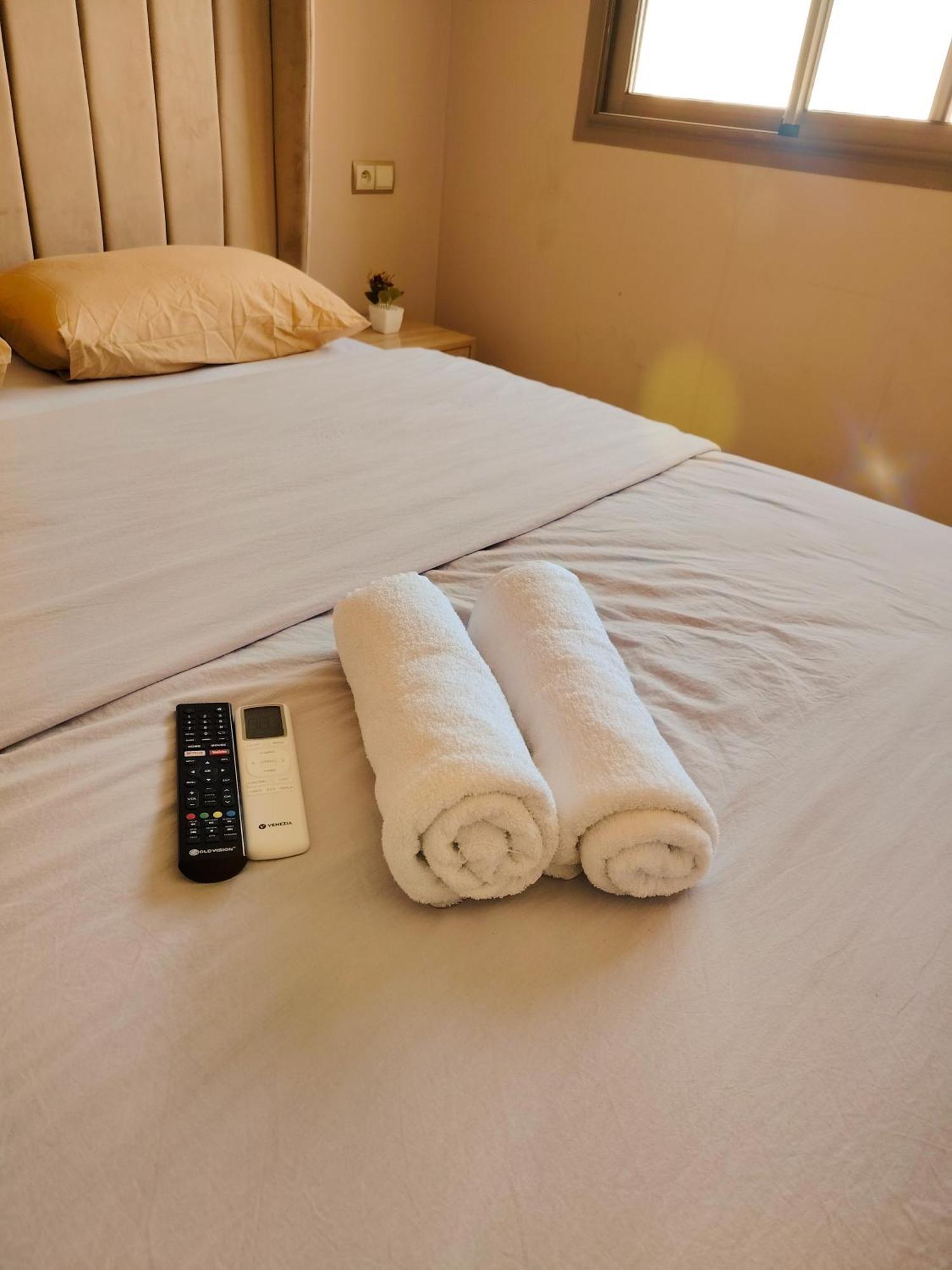 Super Apartement Totalement Neuf A Cote De Marjane Avec La Climatisation Et Wifi タンジェ エクステリア 写真