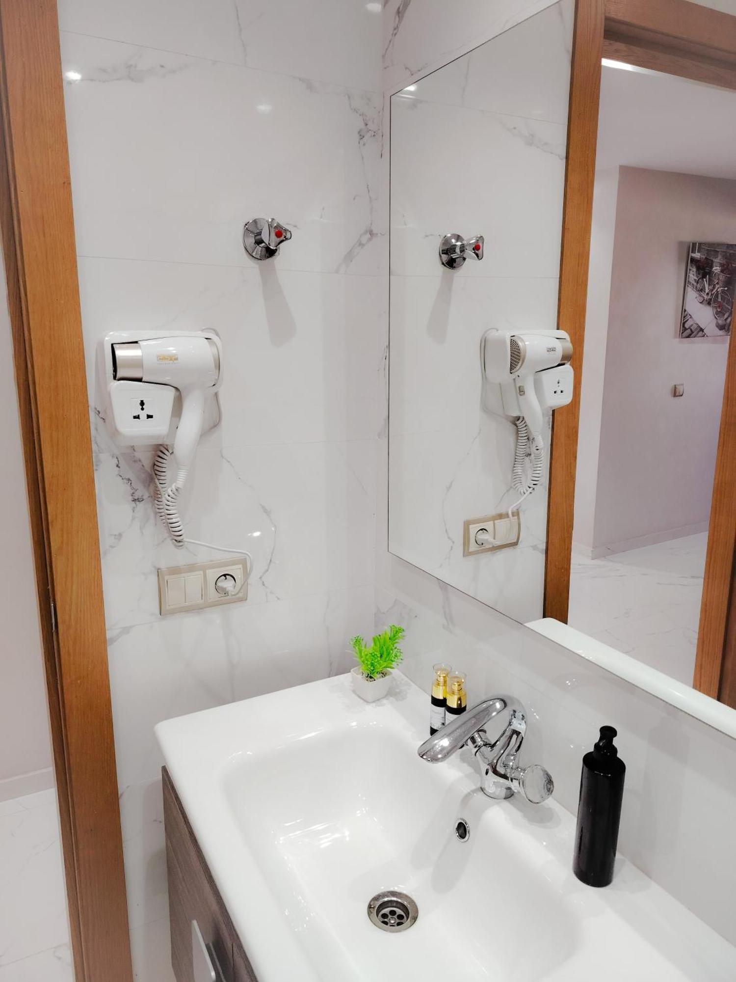 Super Apartement Totalement Neuf A Cote De Marjane Avec La Climatisation Et Wifi タンジェ エクステリア 写真