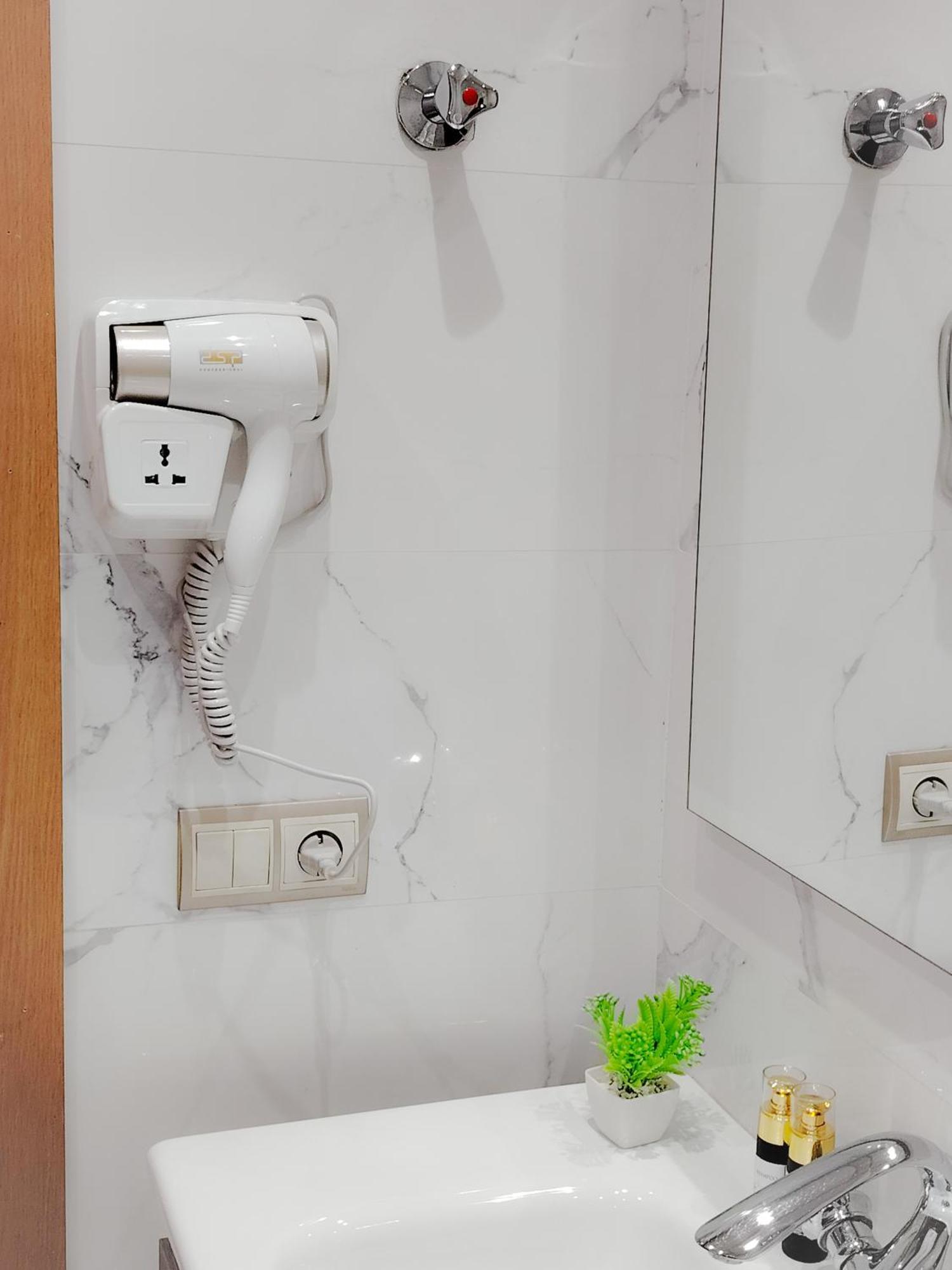 Super Apartement Totalement Neuf A Cote De Marjane Avec La Climatisation Et Wifi タンジェ エクステリア 写真